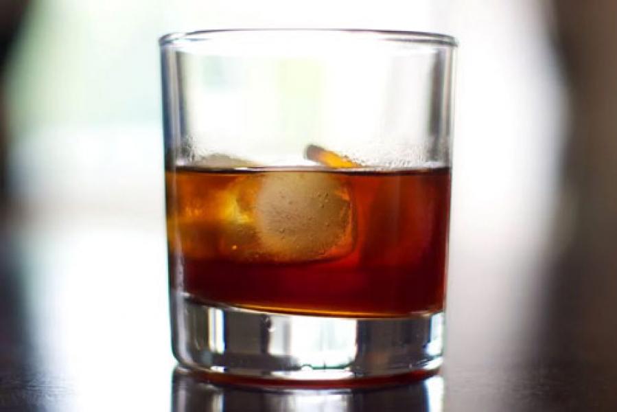 Benarkah Minum Air Dingin Saat Cuaca Panas Berbahaya bagi Tubuh?