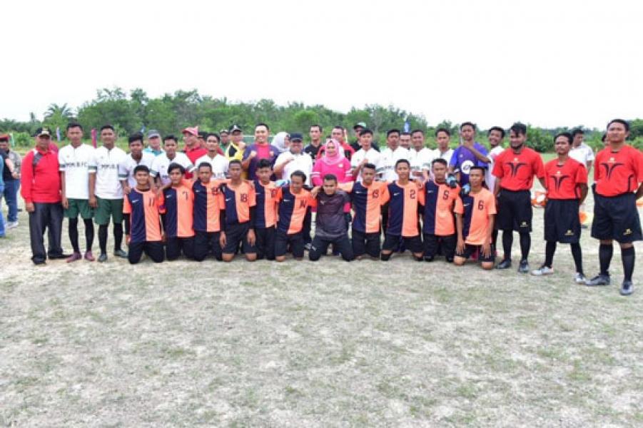 Bupati Bengkalis Buka Turnamen Sepak Bola U-18 Karang Taruna Kencana Sakti
