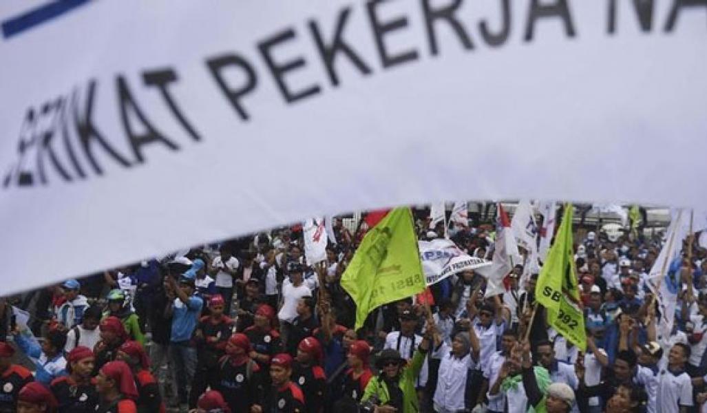 Cara Otoriter Pemerintah Dapat Stempel Buruh di Omnibus Law