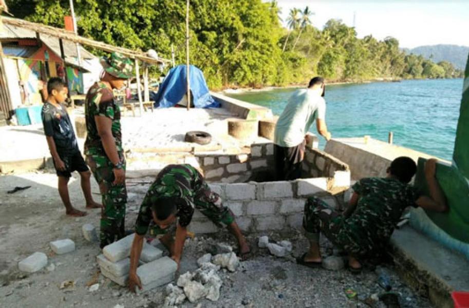 Ciptakan Lingkungan Bersih dan Sehat, Satgas Yonif 136 Dirikan Bak Penampungan Sampah