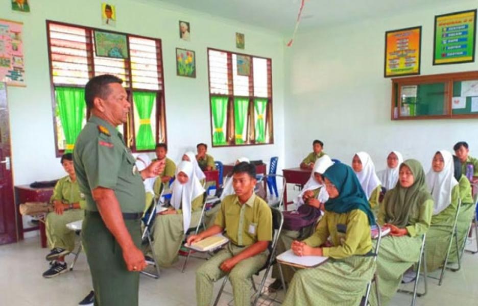 Danramil 10 Kunto Darussalam Beri Materi Sejarah Kebangsaan Indonesia dan Cinta NKRI