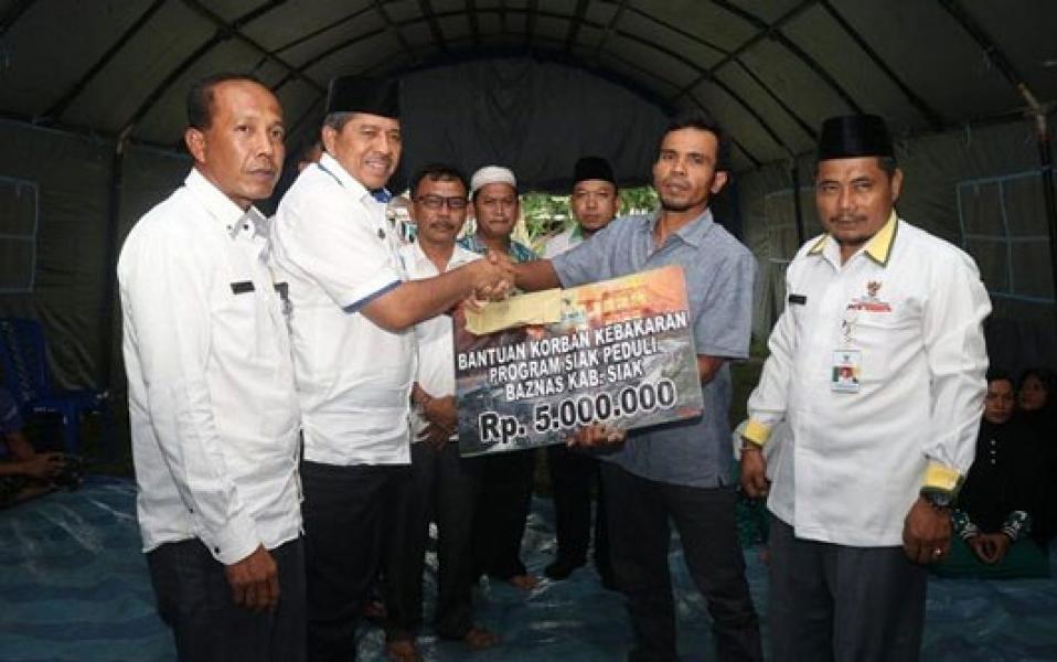Dekranasda dan Baznas Siak Salurkan Bantuan untuk Korban Kebakaran di Tualang