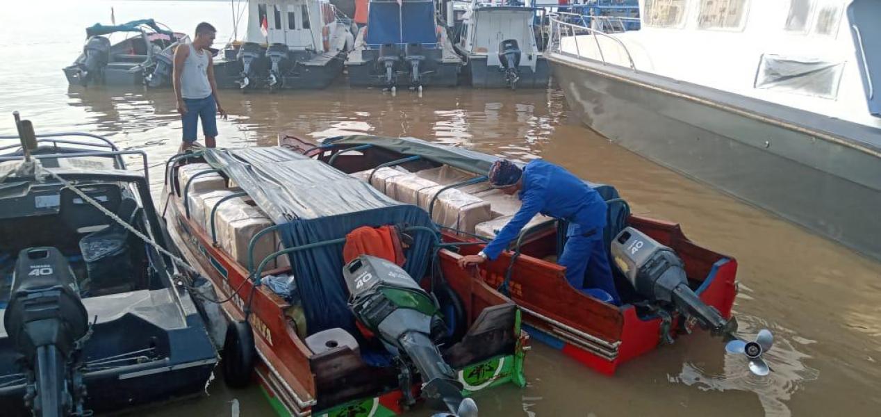 Ditpolair Polda Riau Amankan Dua Speed Boat Bermuatan 50 Tin Rokok Ilegal
