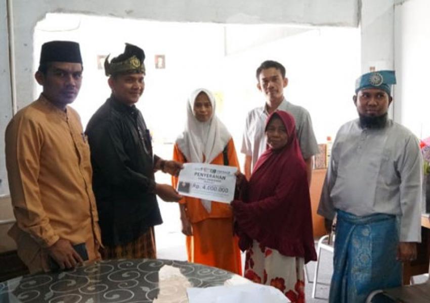 Fakultas Teknik Universitas Abdurrab Berikan Donasi Pendidikan Rp 4 Juta