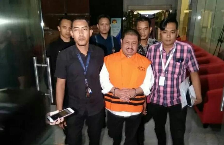 KPK Tahan Bupati Bengkalis Amril Mukminin