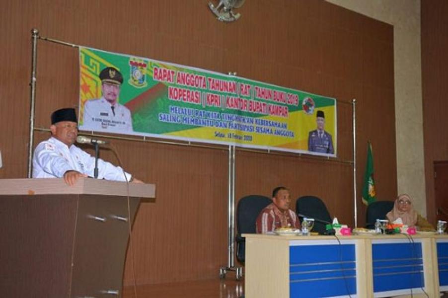 KPRI Kantor Bupati Kampar Berangkatkan 2 Pegawainya Umrah 