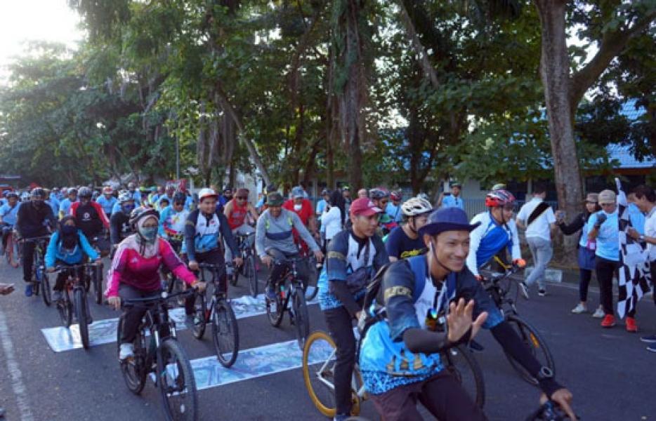Kadis LHK Riau Lepas Peserta Gowes Langit Biru, Riau Bebas Asap