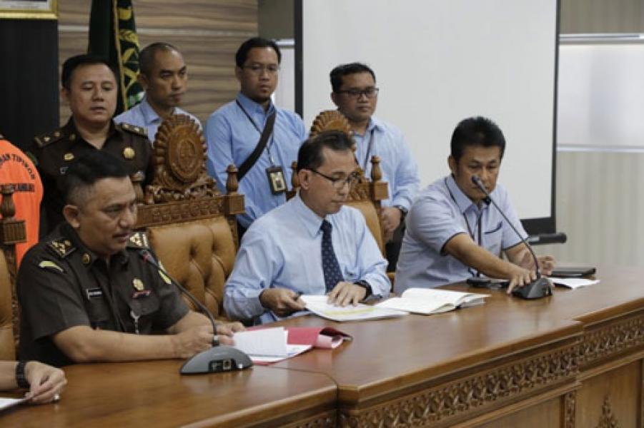 Kanwil DJP Riau Serahkan Tersangka Tindak Pidana Perpajakan ke Kejaksaan