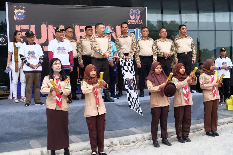 Kapolda Riau Lepas Peserta Lomba Lari Fun Run Di Kota Dumai