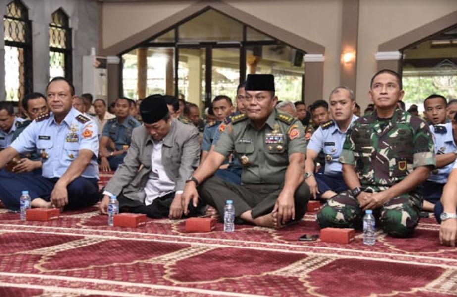 Kasum TNI Ikuti Ceramah Rohani Islam