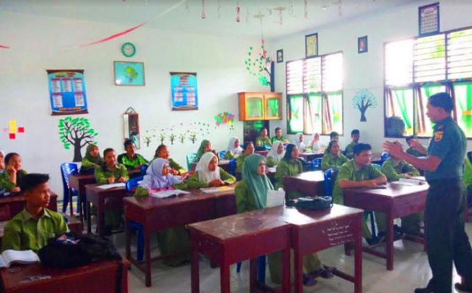 Memiliki Posisi Strategis, Babinsa Koramil 10 Kunjungi Sekolah SMKN 1 Kunto Darussalam