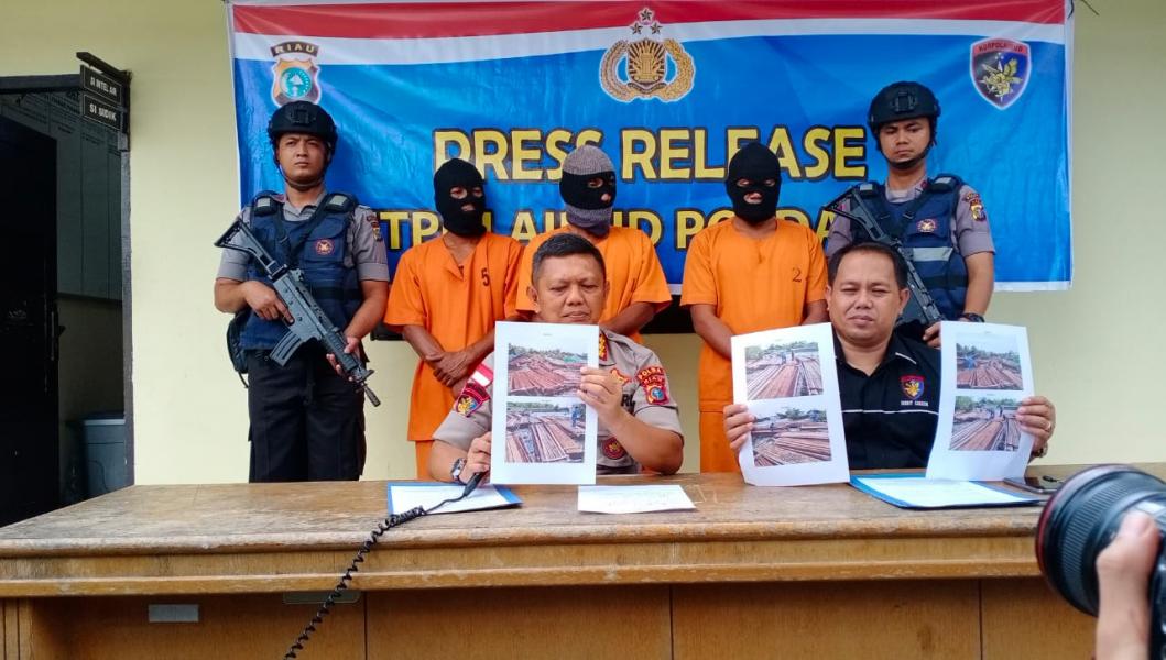 Polair Polda Riau Gagalkan Penyelundupan 20 Ton Kayu Olahan Jenis Campuran