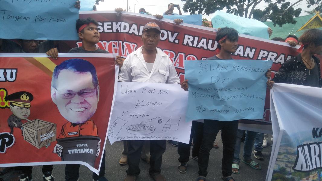 Ribuan Massa Aliansi Masyarakat Bengkalis Demo Polda Riau, Minta Wakil Bupati Bengkalis Ditangkap