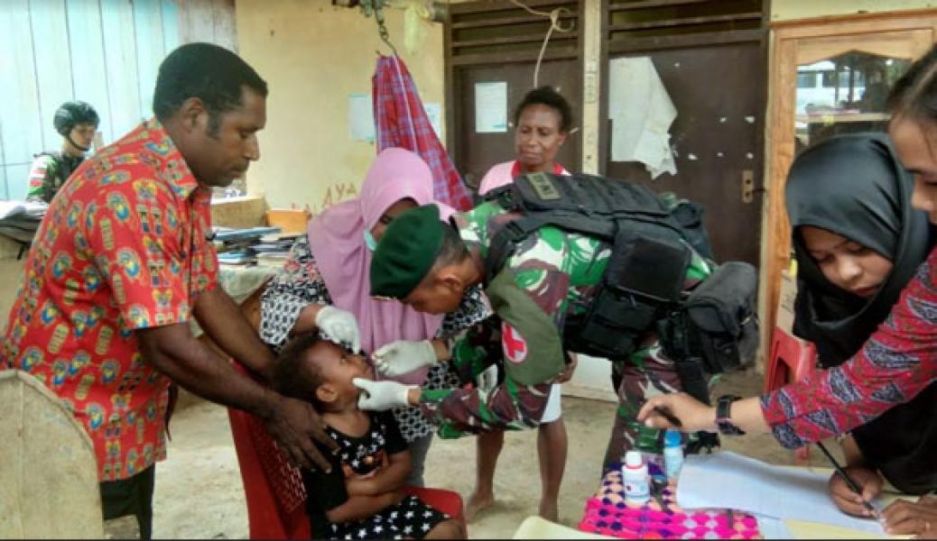 Satgas 754 Kostrad Peduli Masyarakat Kampung Rotea di Papua