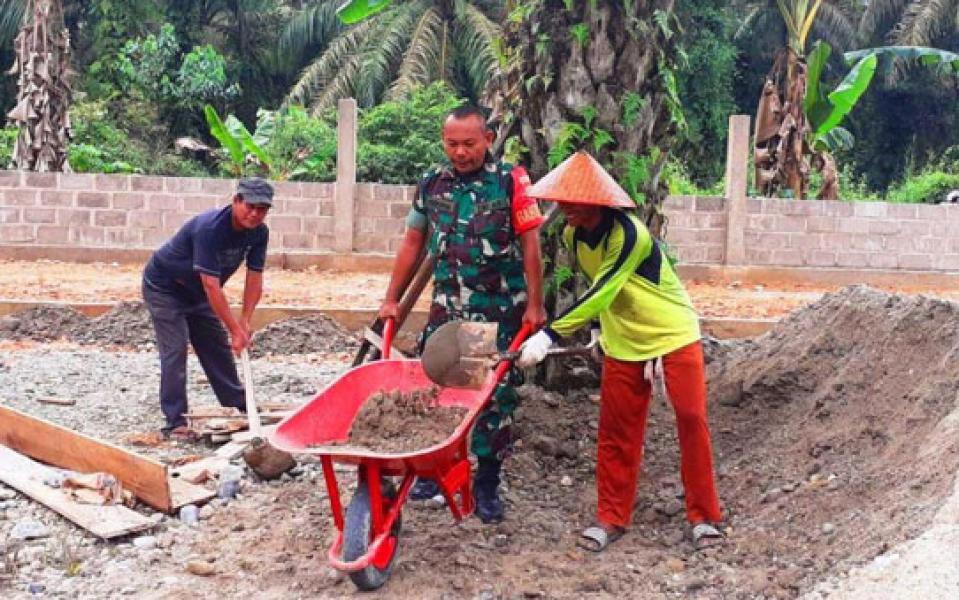 TNI Bantu Warga Bangun Mushola