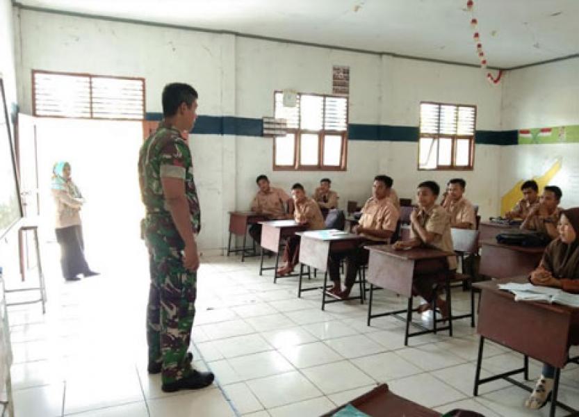 Tarik Minat Pelajar, Ini Yang Dilakukan Koptu Swiyanto Babinsa Koramil 15/Kuala Kampar