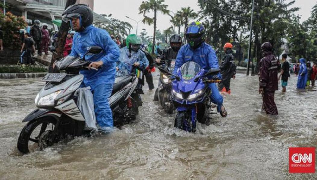 Terjang Banjir, Pemotor Tewas di Jalan Gajah Mada Jakpus