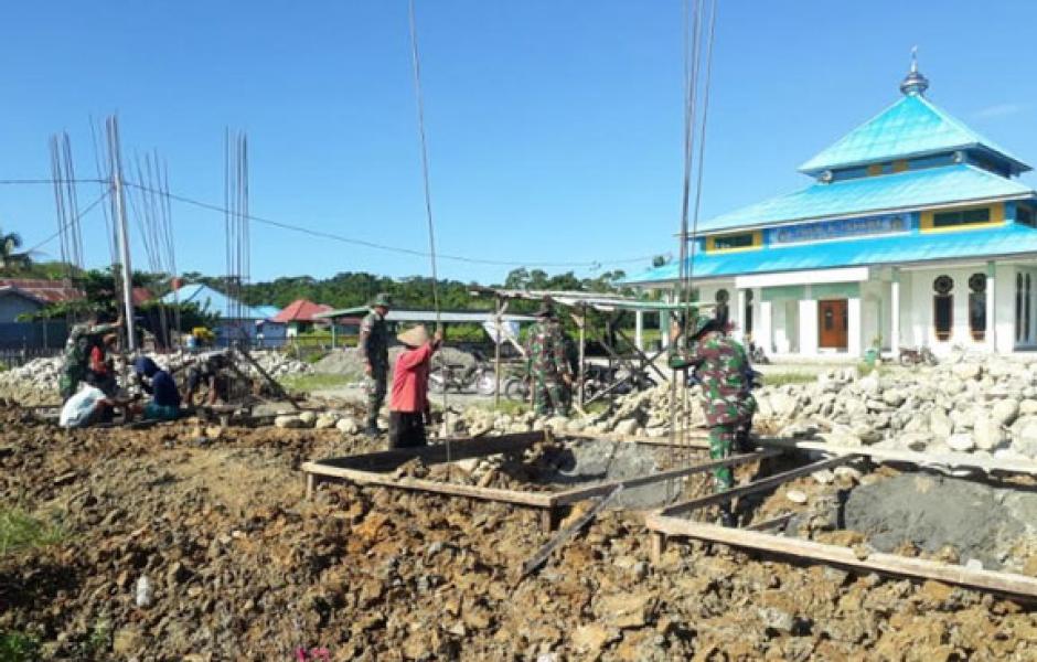 Tingkatkan Keamanan dan Mempercantik Masjid, Satgas 754 Bangun Pagar dan Gerbang