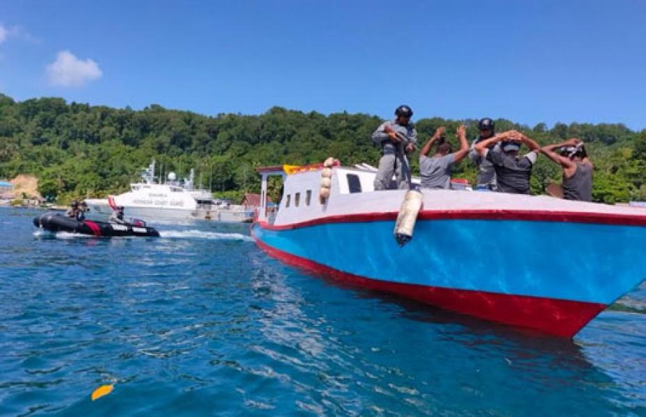 Tingkatkan Kemampuan Personel, Kamla Zona Maritim Tengah Gelar Simulasi Penanganan Kapal Nelayan Asing