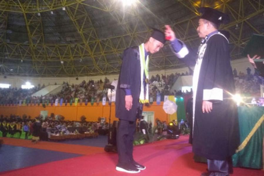 UIR Wisuda 1.484 Mahasiswa, Nurhakim Raih Pemuncak Universitas
