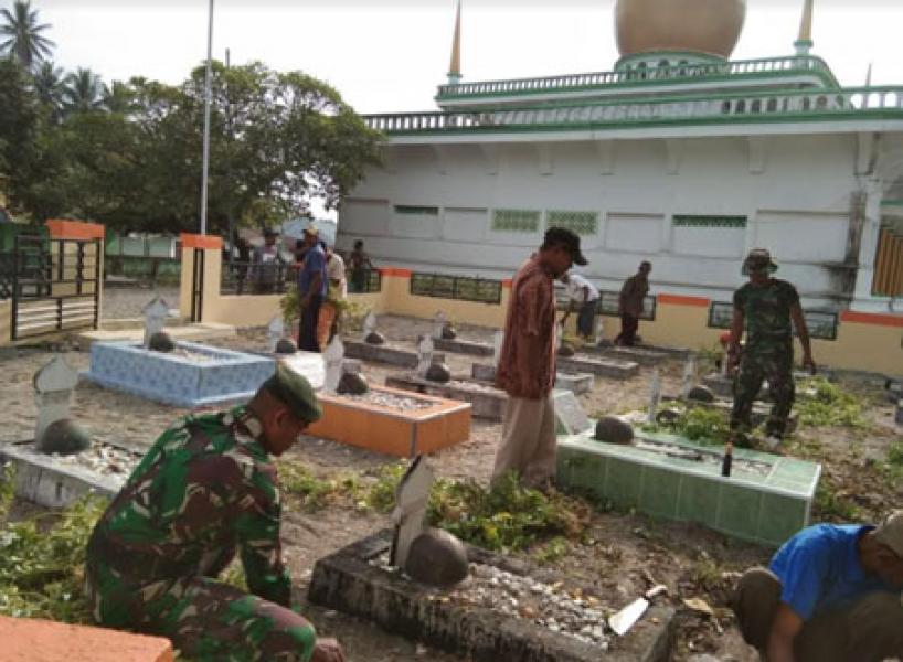 Wujud Bhakti Kepada Pahlawan, Satgas Yonif RK 136/TS Kerja Bakti di Taman Makam Pahlawan