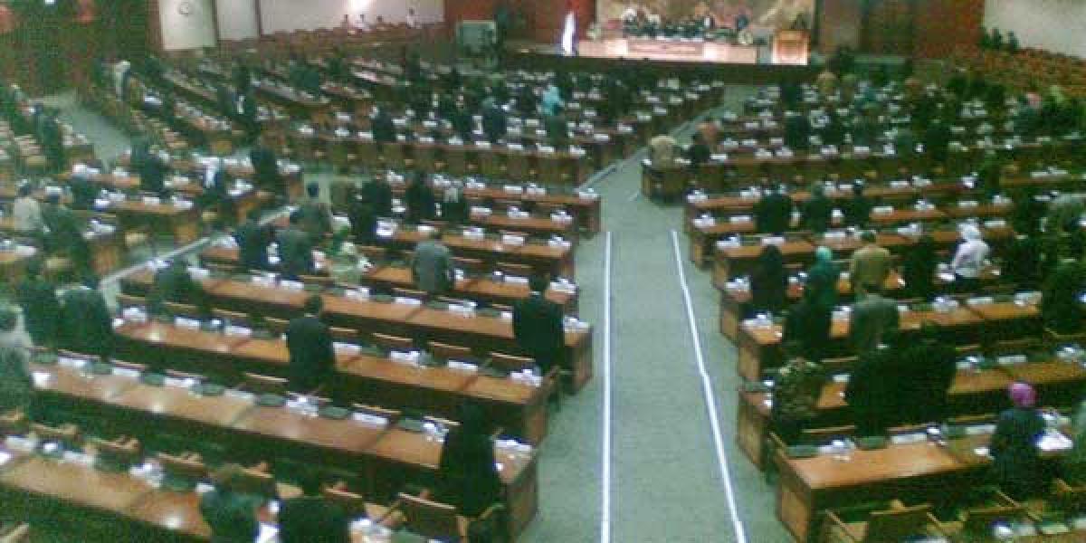 3 Anggota DPR Ini Karirnya Hancur karena Ehem.. Ehem...