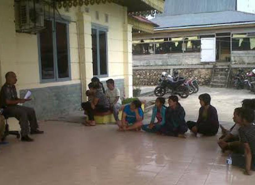 Dari PSK Sampai Pengusaha Kafe Berhamburan