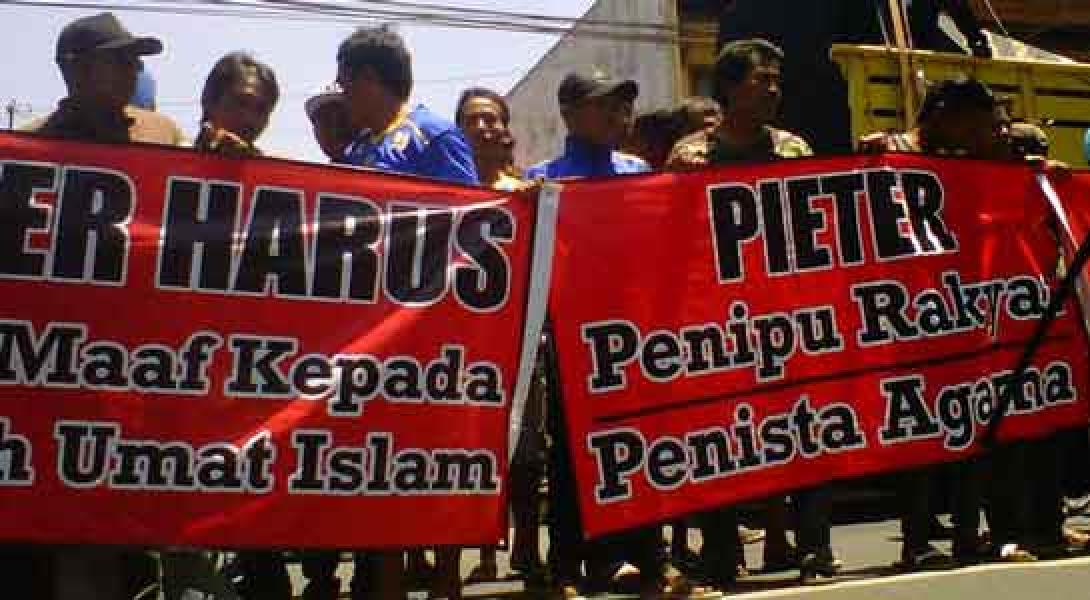 Dinilai Lecehkan Agama, Ketua Komisi III Didemo Massa