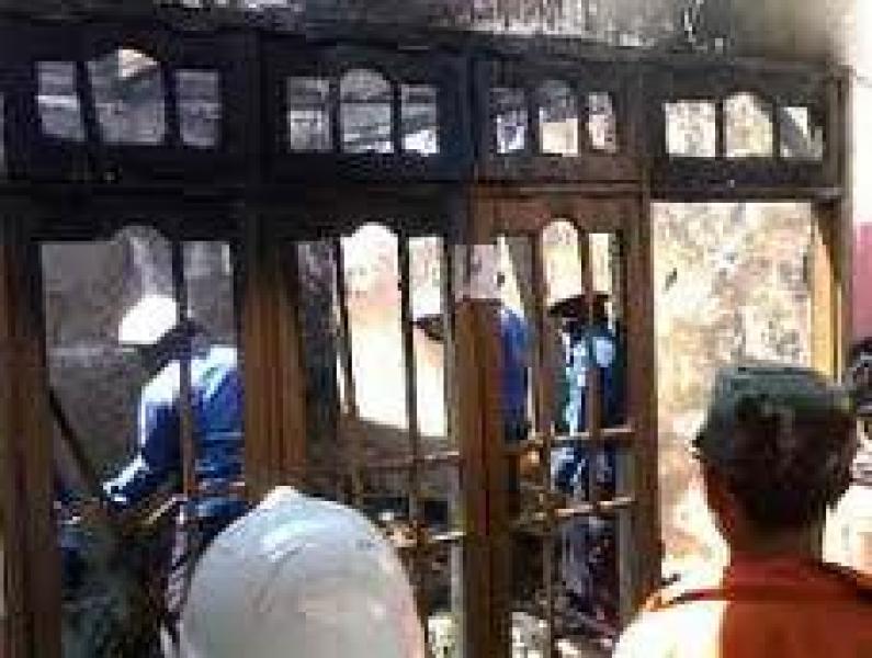 Dua Rumah Petak dan Satu Rumah Bulatan Ludes Dilalap Api