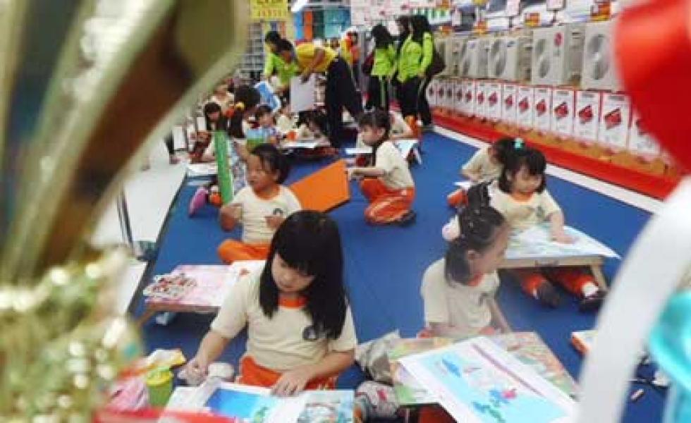 Hypermart Taja Lomba Mewarnai Fabercastell Bagi Anak TK Metta Maitreya