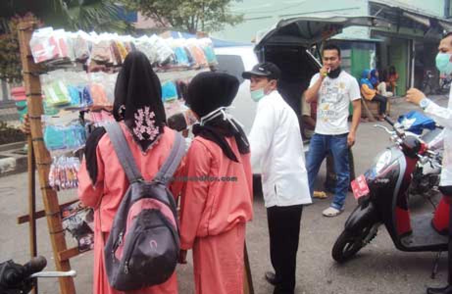 Kabut Asap, Pedagang Masker Ketiban Rejeki