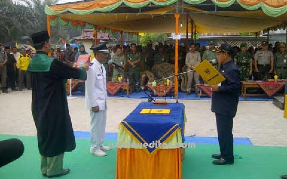 Lantik Kades Bagan Limau, Bupati: Utamakan Musyawarah
