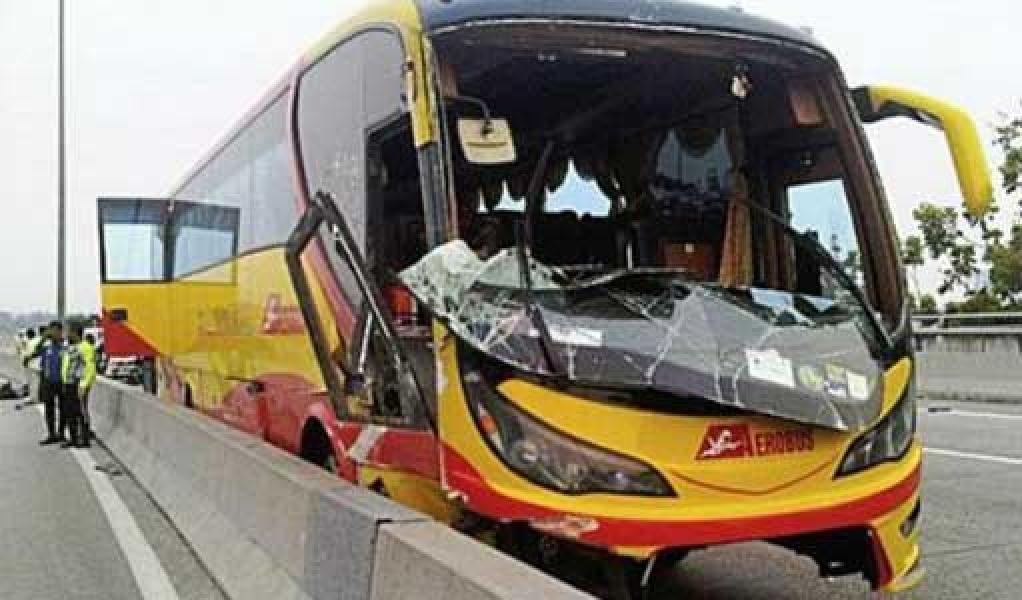 Mengenaskan! Sopir Bus di Malaysia Tewas Terlindas Busnya Sendiri