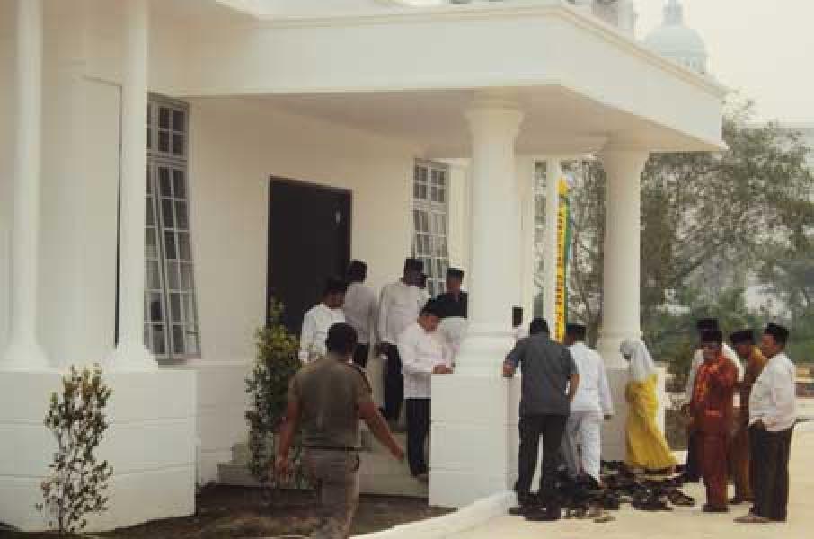 Plt Bupati Rohil Memasuki Rumah Dinas yang Baru