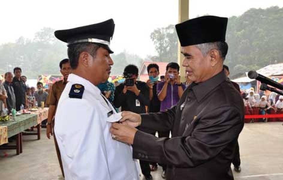 Sekdakab Kampar Lantik Kades Bandur Picak