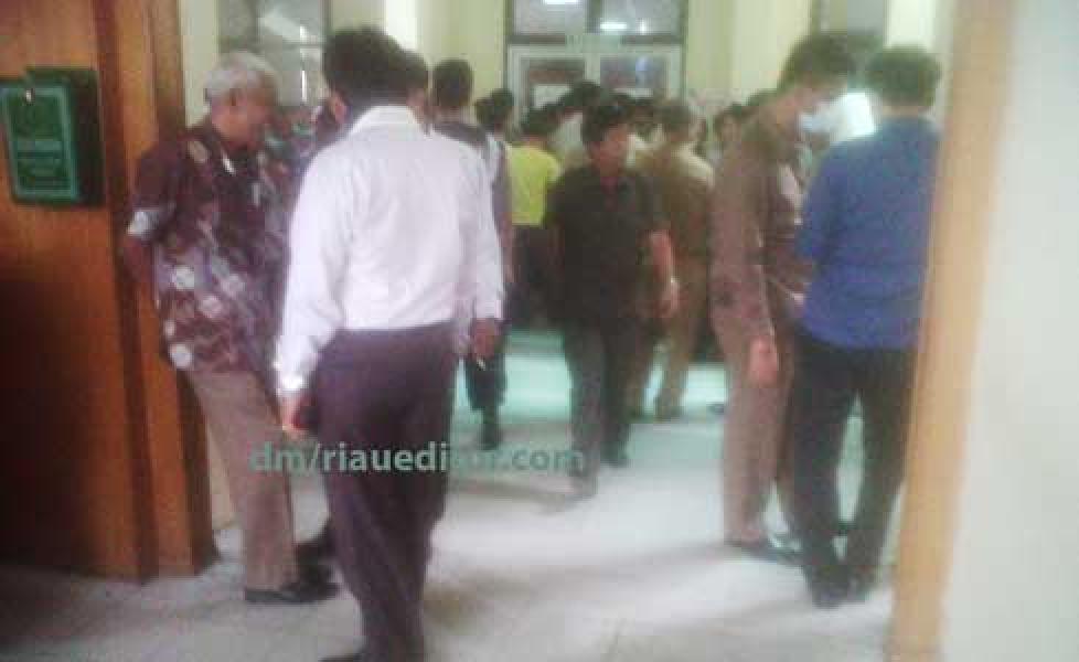Sidang Terakhir Rusli Zainal Dipenuhi PNS