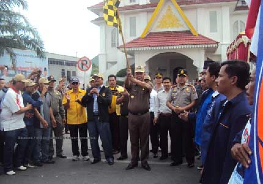 Suyatno Lepas Kirab Karnaval
