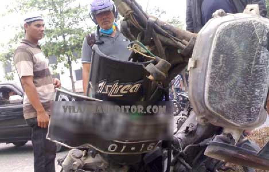 Tabrakan Dua Sepeda Motor di Jalan Arifin Ahmad, 3 Kritis