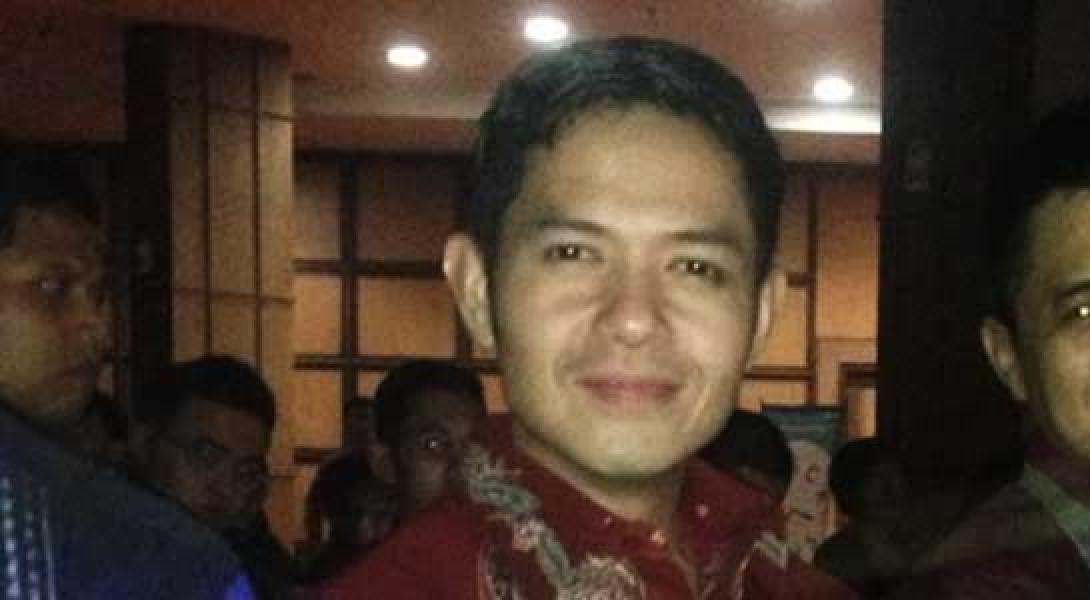 Wajah Bahagia Dude Harlino Jelang Menikahi Alyssa