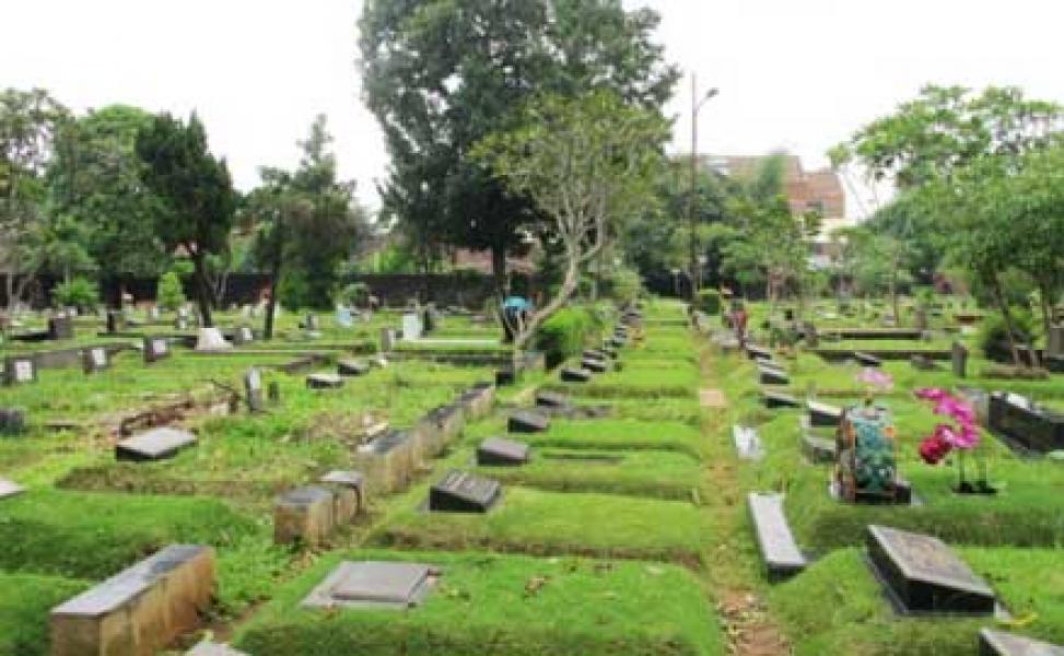 Wisata Gaib Makam Jeruk Purut