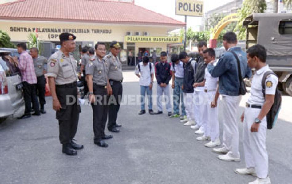 Asyik Main Game Online, Puluhan Pelajar Dirazia Sabhara Polresta Pekanbaru