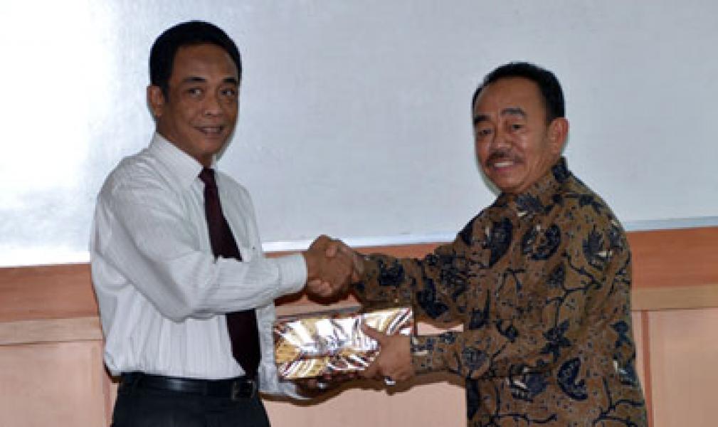 Bupati Bengkalis Serahkan LKPD 2014 Kepada BPK RI Perwakilan Riau