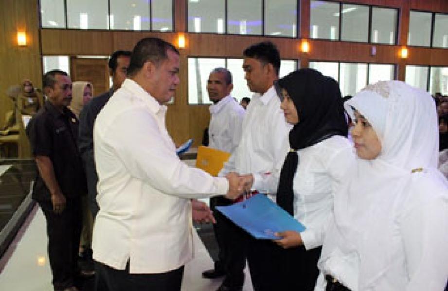 Bupati Inhu Serahkan SK CPNS Honorer K2