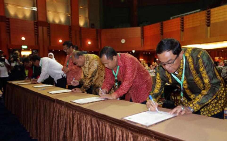 Bupati Irwan dan Menkes RI Teken MoU Kesehatan