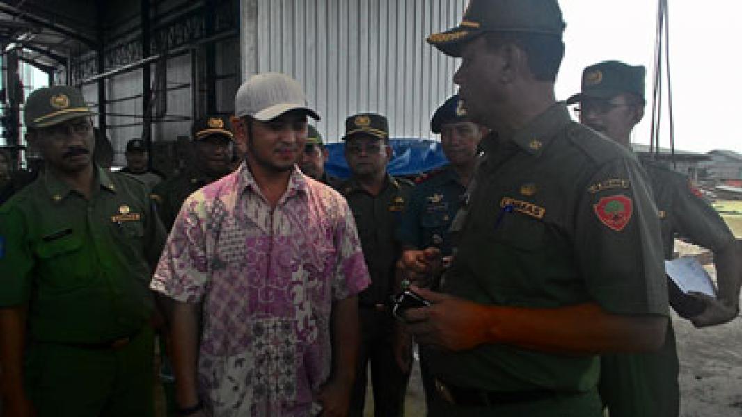 Bupati Rohil Tinjau Pabrik Pelet di Pulau Halang