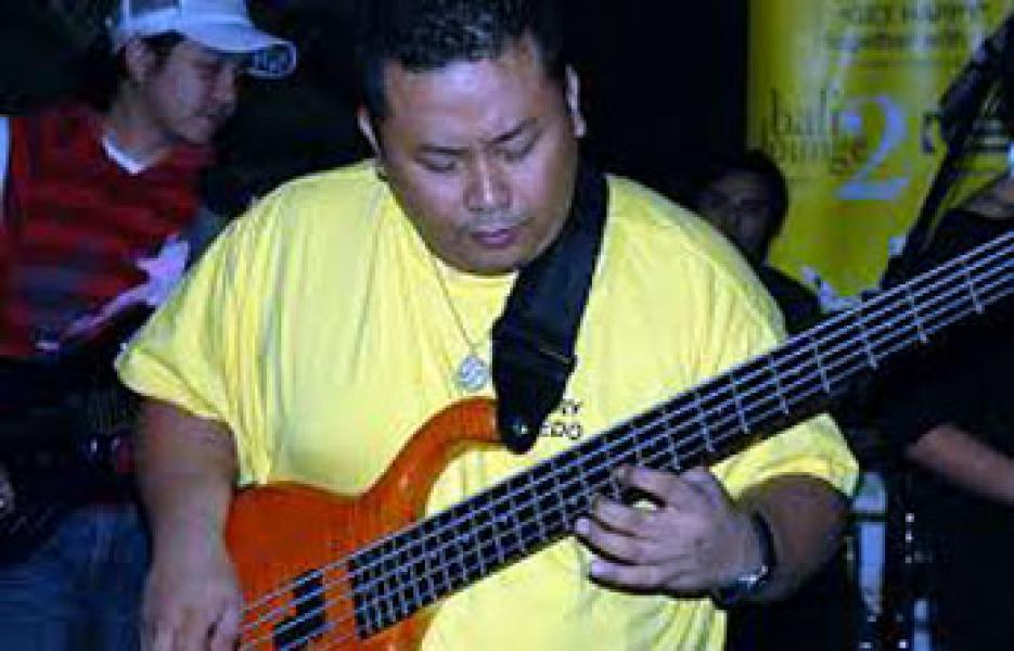 Harry Toledo Hibur Pengunjung Kedai Kopi