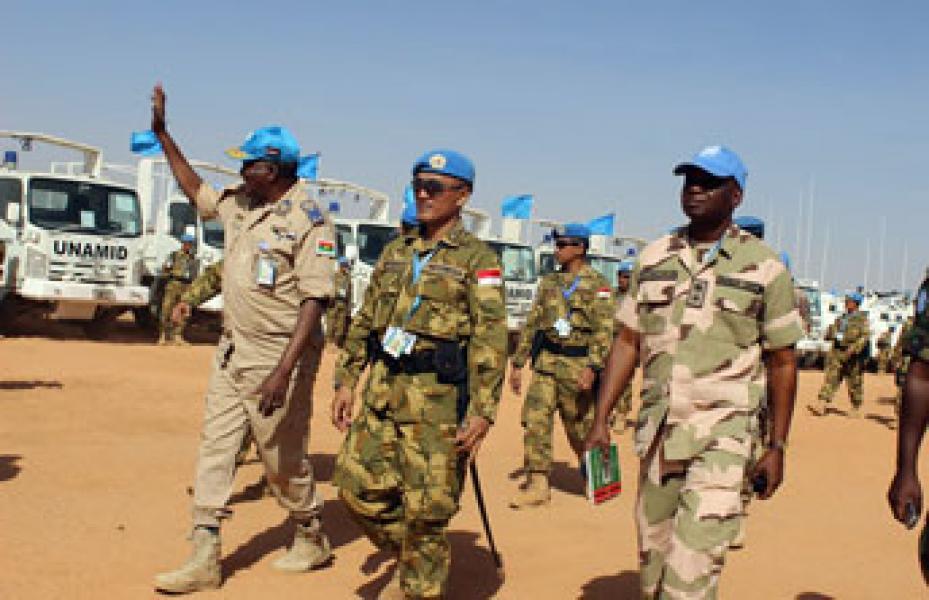 Komandan Sektor Barat Tinjau Pasukan Indonesia di Darfur