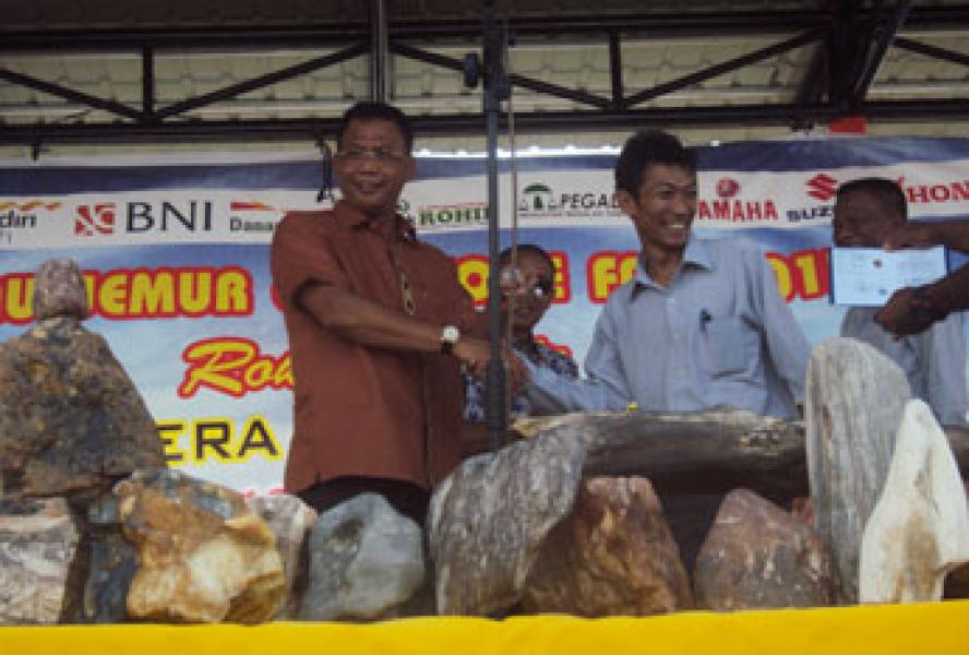 Kontes Batu Akik Pulau Jemur Dipusatkan di Pujasera