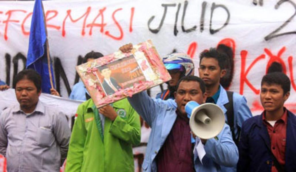 Mahasiswa Universitas Riau Tuntut Turunkan Jokowi