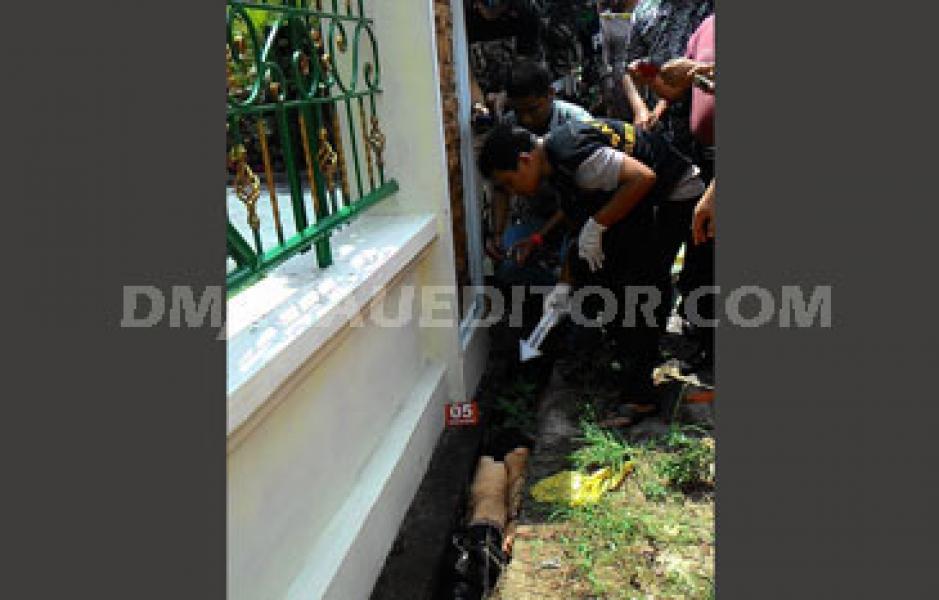 Mayat Pria Korban Pembunuhan Ditemukan di Dalam Parit Jalan Karya III